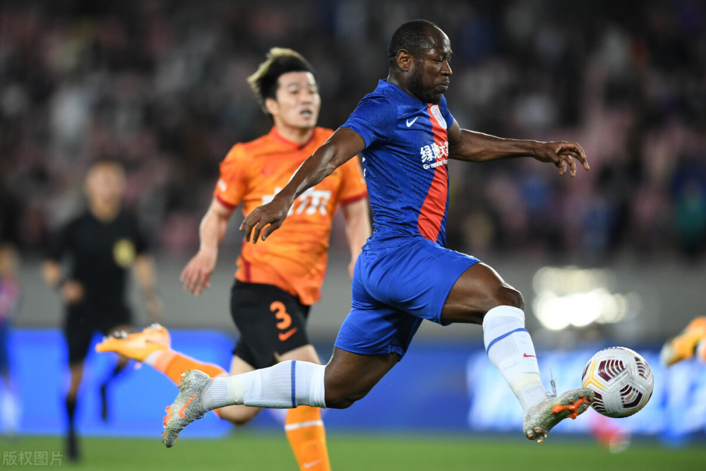 爱游戏网页版 -今晚巴塞罗那调整名单以备德国杯，单刀错失环节打磨，话题不断，训练强度明显提升的简单介绍