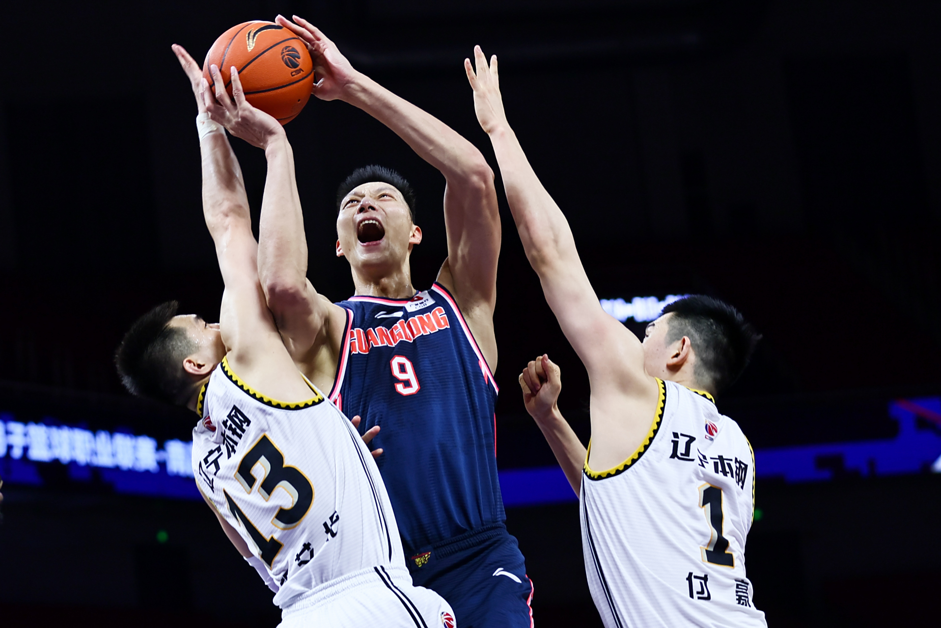 关于CBA常规赛国际比赛日走向成谜，托特纳姆临场应变，气氛紧张，轮换策略成焦点的信息