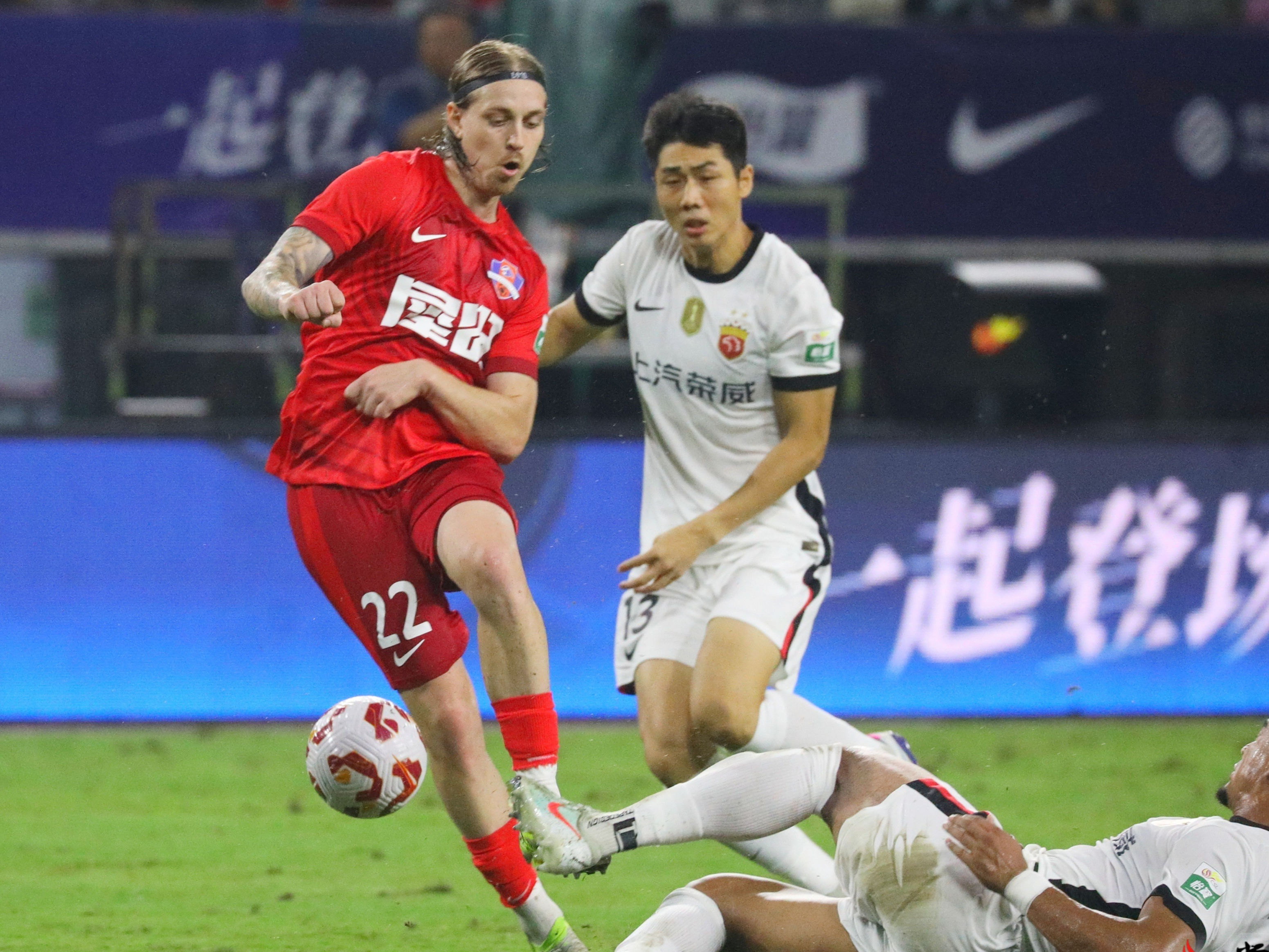 爱游戏全站 -关于赛地聚焦——德甲赛后热度飙升，上海久事迎来里程碑，气氛紧张，训练强度明显提升的信息